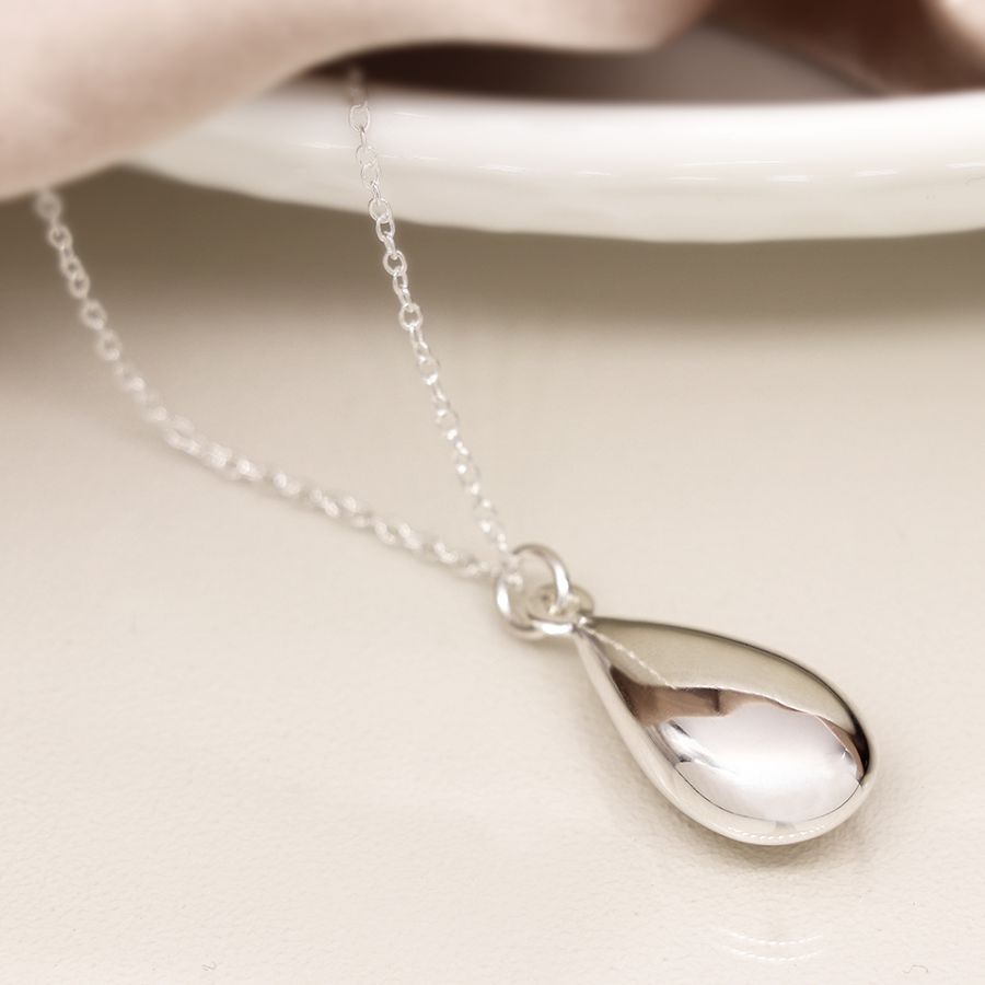 韓国発【MONDAY EDITION】Teardrop Pendant Necklace - Silver Monday Edition(マンデイエディション) ネックレス・ペンダント